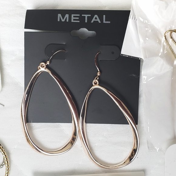 New In Packaging Metallic Hoops and Leaves Earring Bundle of 6 for Pierced Ears - Picture 3 of 7